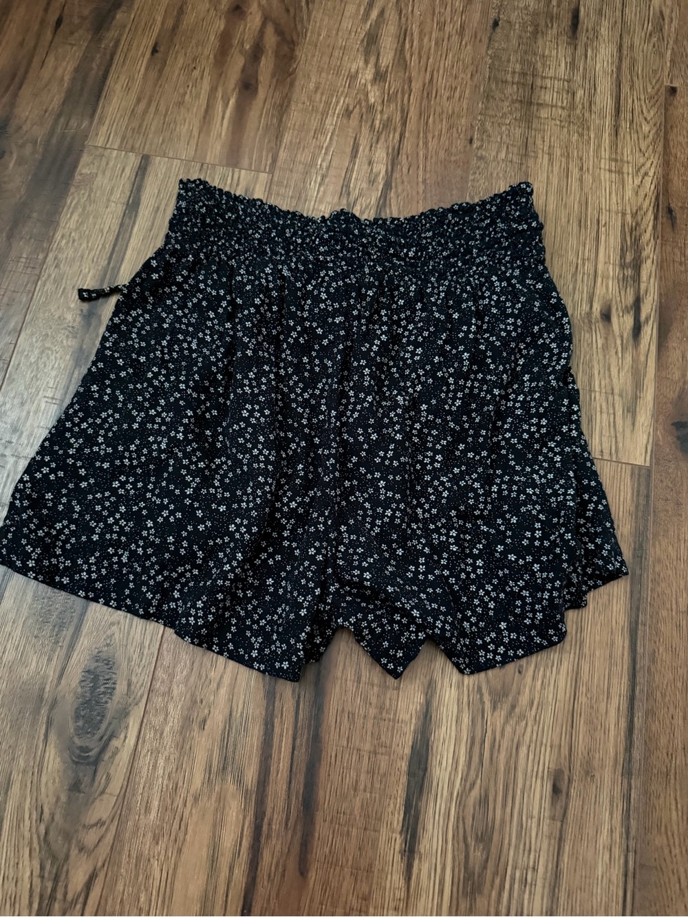 Kohl's Black Floral Smocked-Waist Skort